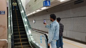 இந்தியாவின் அடுக்கு-2 மற்றும் அடுக்கு-3 நகரங்கள் முற்றிலும் நகர்ப்புறமாக இல்லை, பெரும்பாலானவை குறிப்பாக அடர்த்தியானவை அல்ல, அதாவது பெரும்பாலான பயணிகளுக்கு மெட்ரோ பாதைகள் நடந்து செல்லும் தூரத்தில் இல்லை. | கிரிஷன் முராரி | திபிரிண்ட்